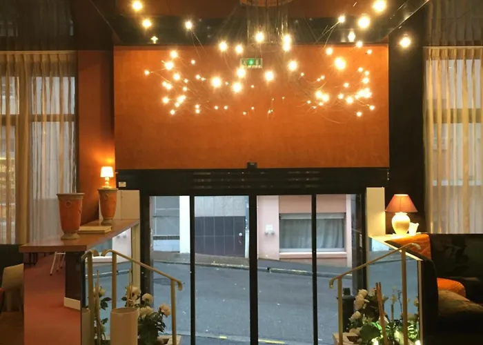 Отель Roc De Massabielle 3*