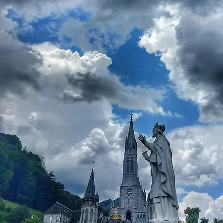 Roc De Massabielle Отель Лурд